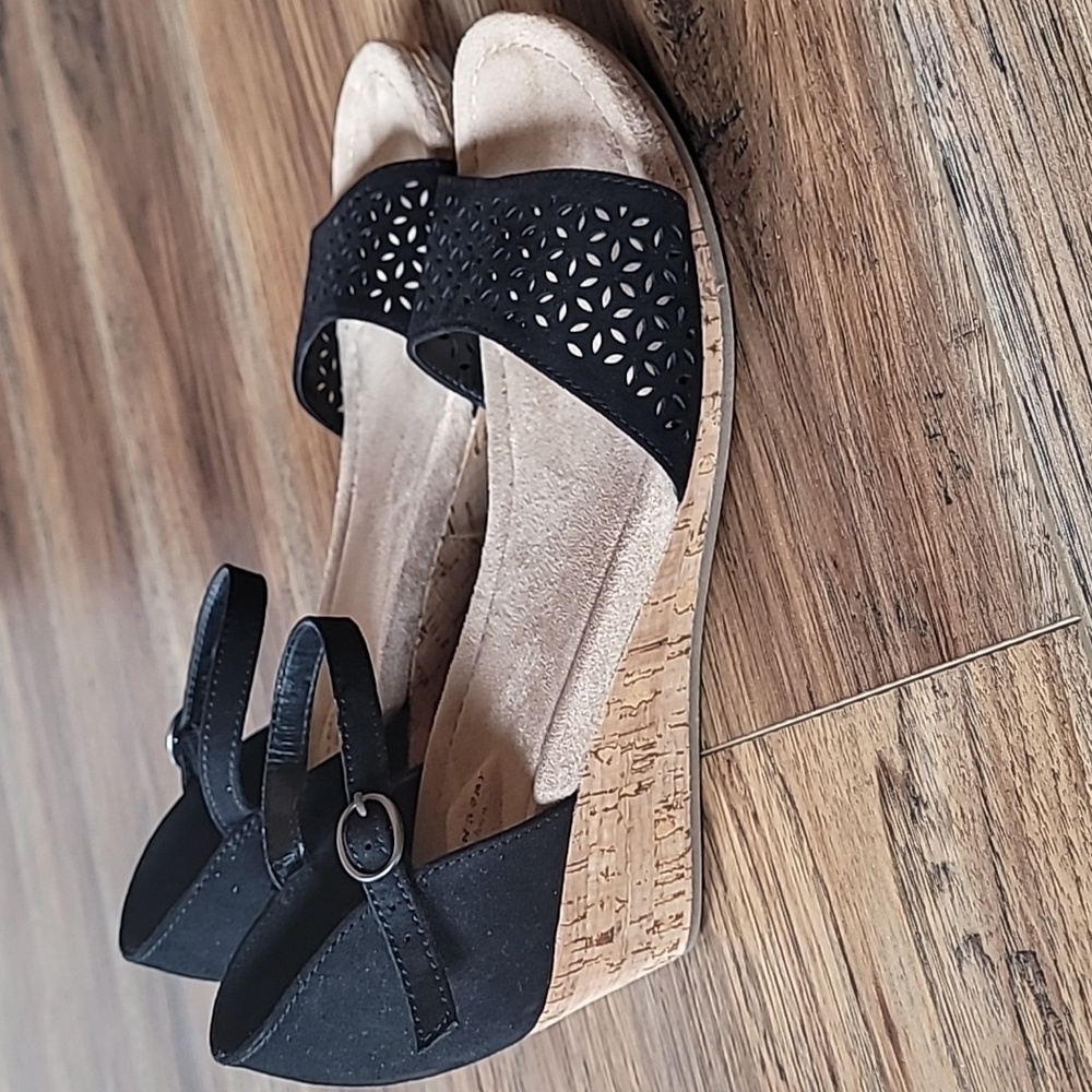 St. John's Bay Wedge Sandal, Buckled Ankle, Size 9.5, Black & Tan